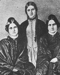 Les très célèbres soeurs Fox à lorigine du spiritisme aux Etats Unis